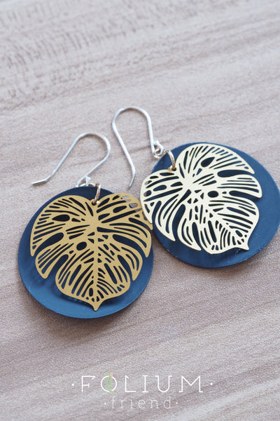 Palet Disc Monstera Leaf Earrings